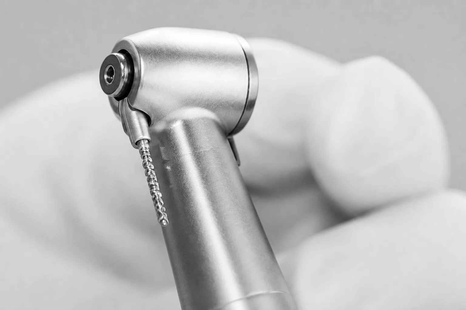 Dental handpiece used for precise restorative care